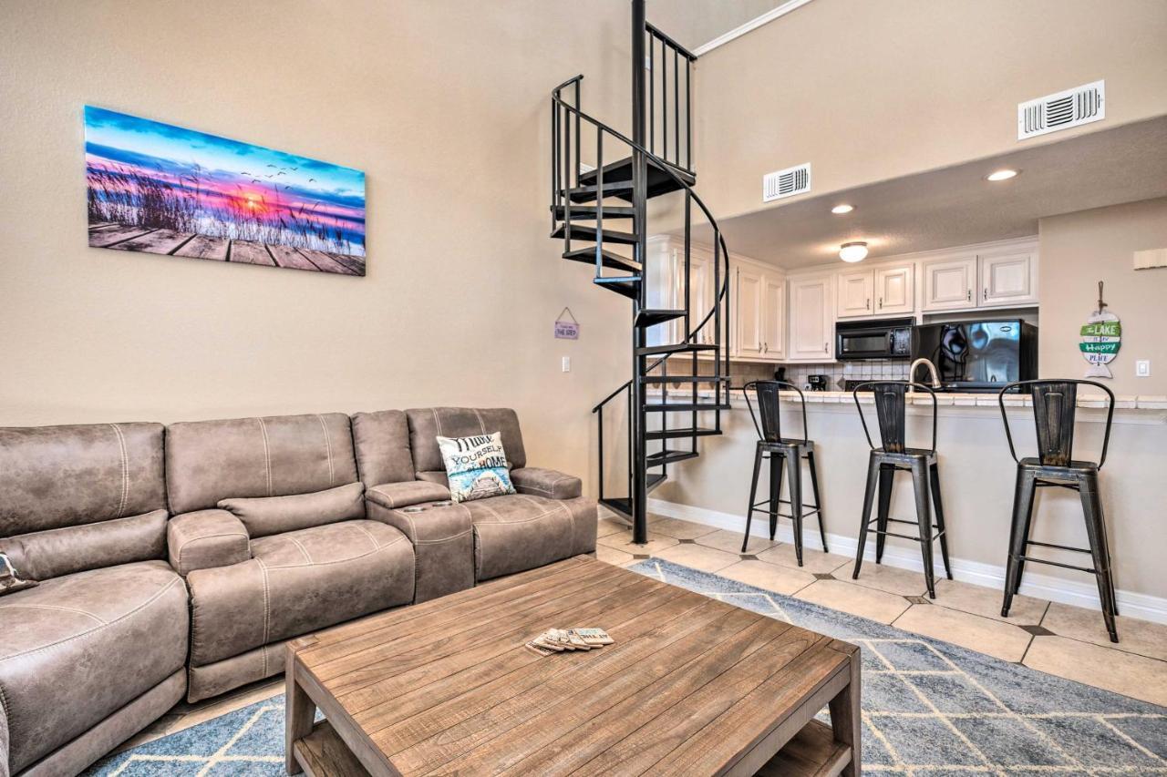Idyllic Montgomery Condo With Pool And Lake View! Exterior photo