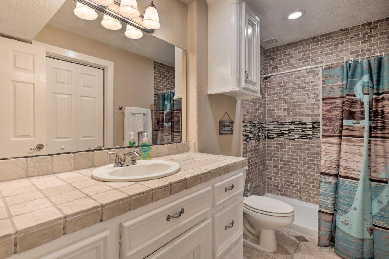 Idyllic Montgomery Condo With Pool And Lake View! Exterior photo