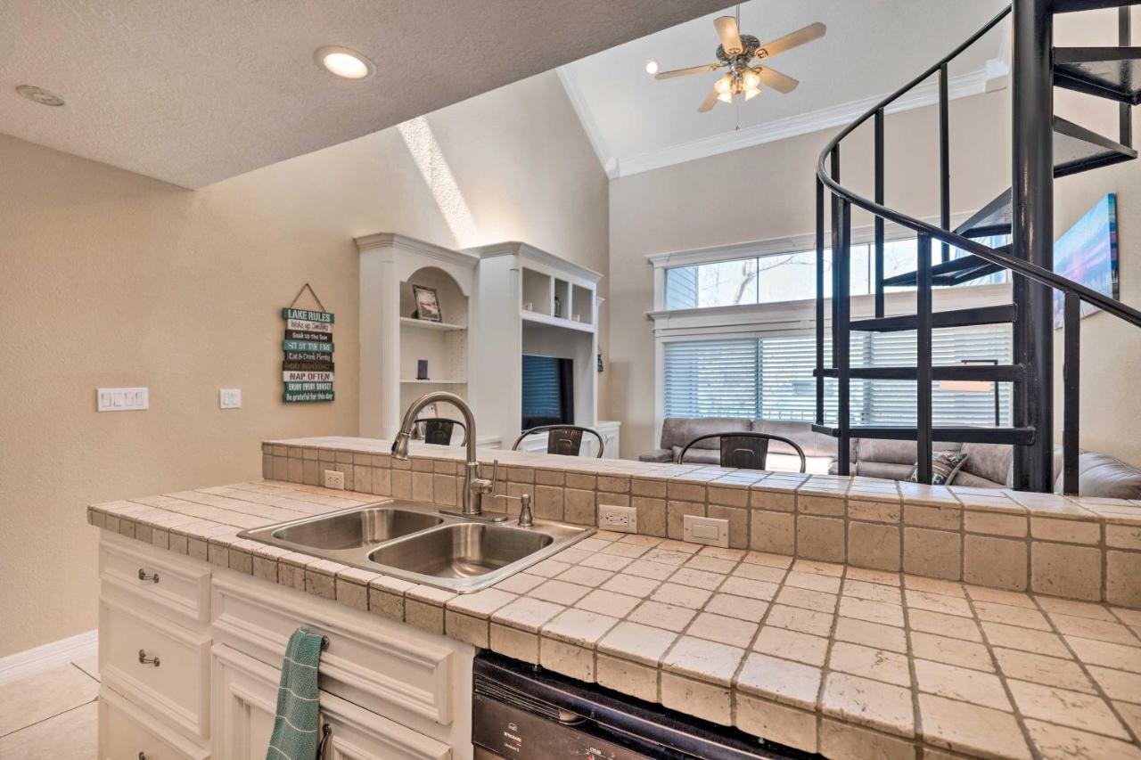 Idyllic Montgomery Condo With Pool And Lake View! Exterior photo