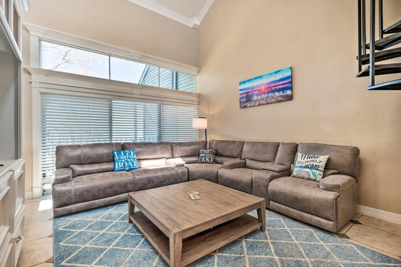 Idyllic Montgomery Condo With Pool And Lake View! Exterior photo